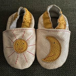 Adorable EVTODI baby/toddler leather sun and moon booties